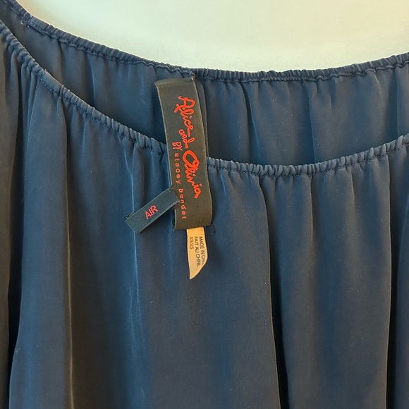 Alice and Olivia off the shoulder/shoulder top - Picture 2 of 3